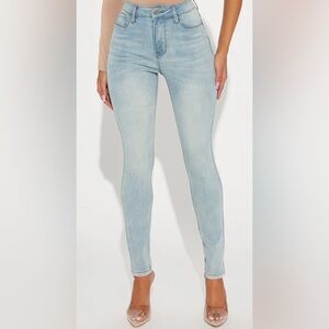 NEVER WORN!! Booty Sculpting Skinny Jeans, Size 5